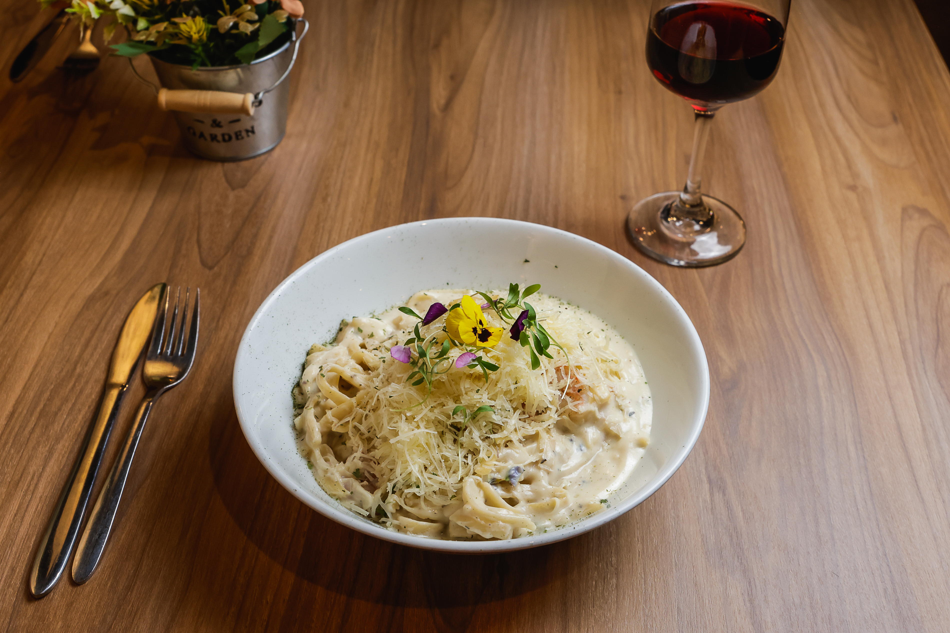 Chicken Fettuccini Alfredo: pasta con salsa alfredo y pollo a la parrilla en Luigi's Metepec