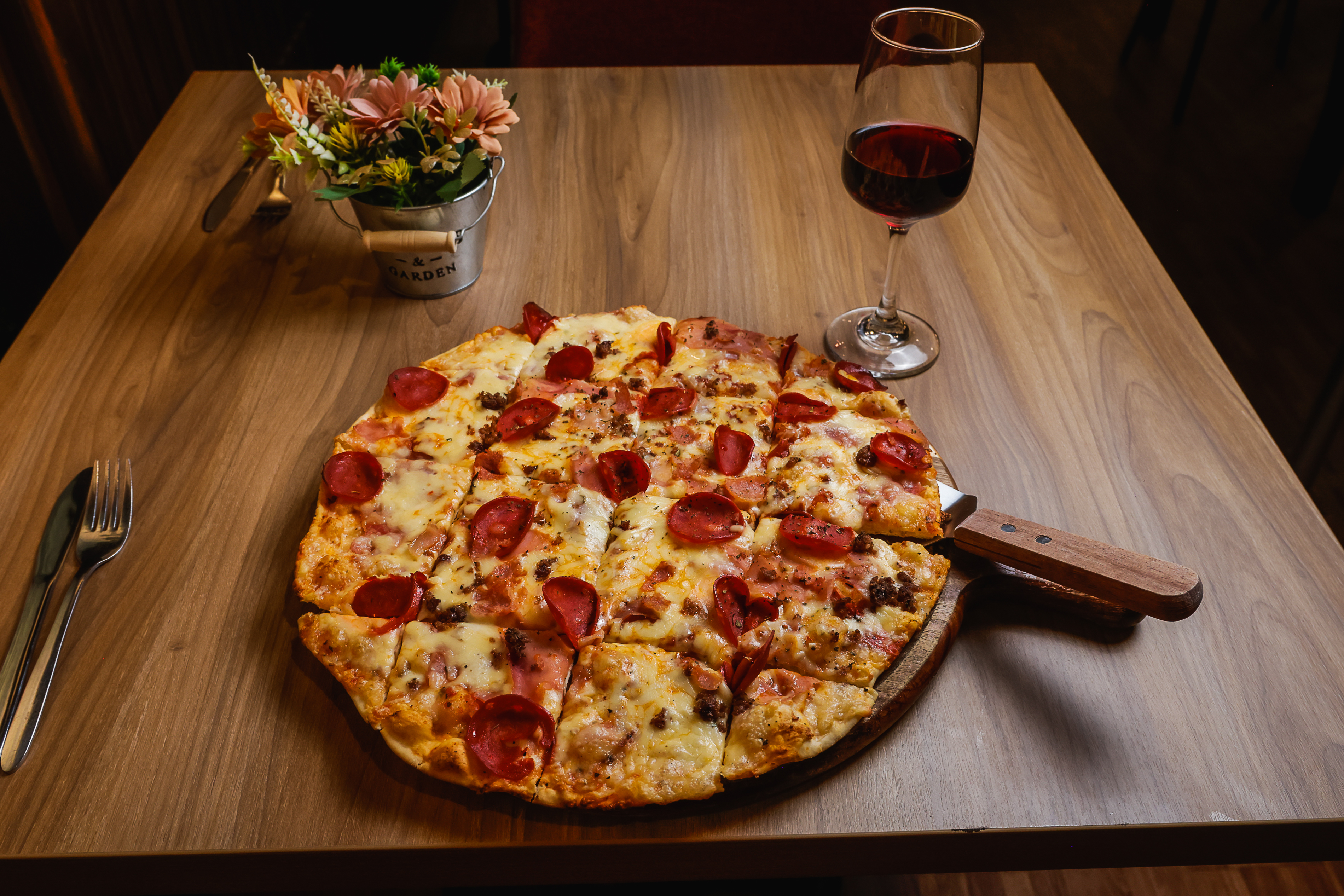 Pizza de pepperoni estilo Chicago en Luigi's Ristorante Italiano, Metepec